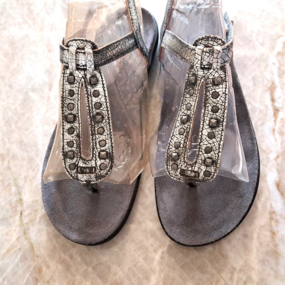 Taos Trance Womens 40 US 9-9.5 Metallic Pewter Leather Studded Sandals Comfort - Picture 2 of 10